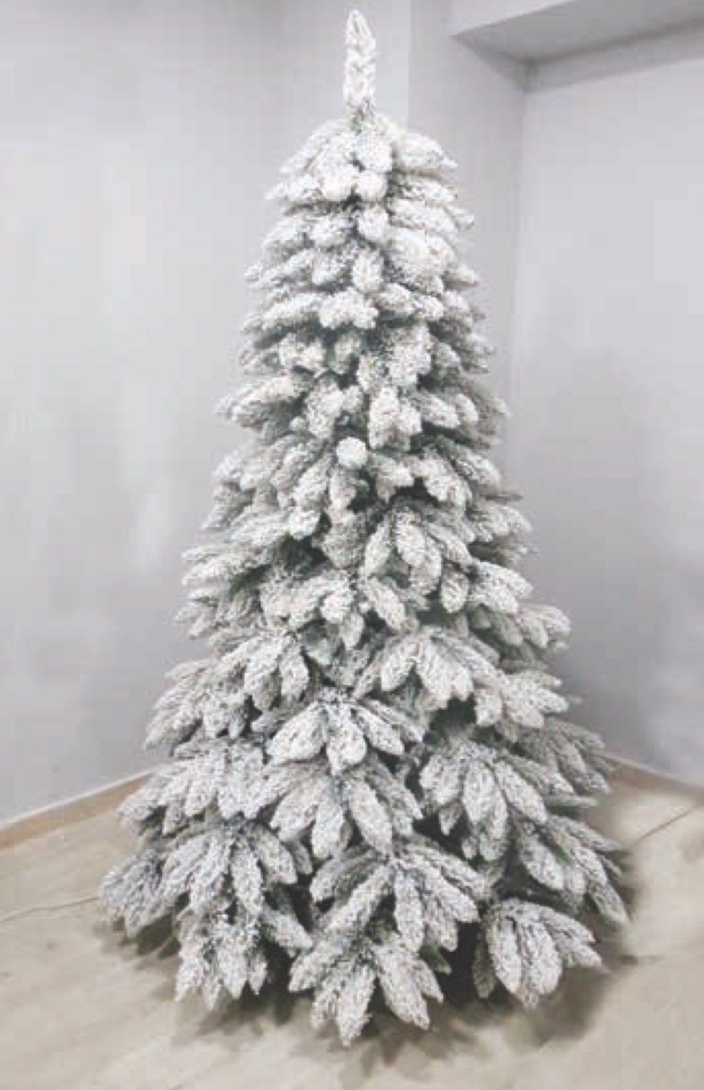 Albero di natale innevato bianco glaciale altezza 210 con base con rami -  Nonsolopoltrone